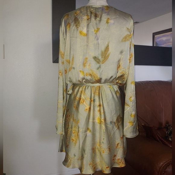 ZARA BLOGGER FAVORITE PRINTED SATIN EFFECT PAREO DRESS - Picture 3 of 11